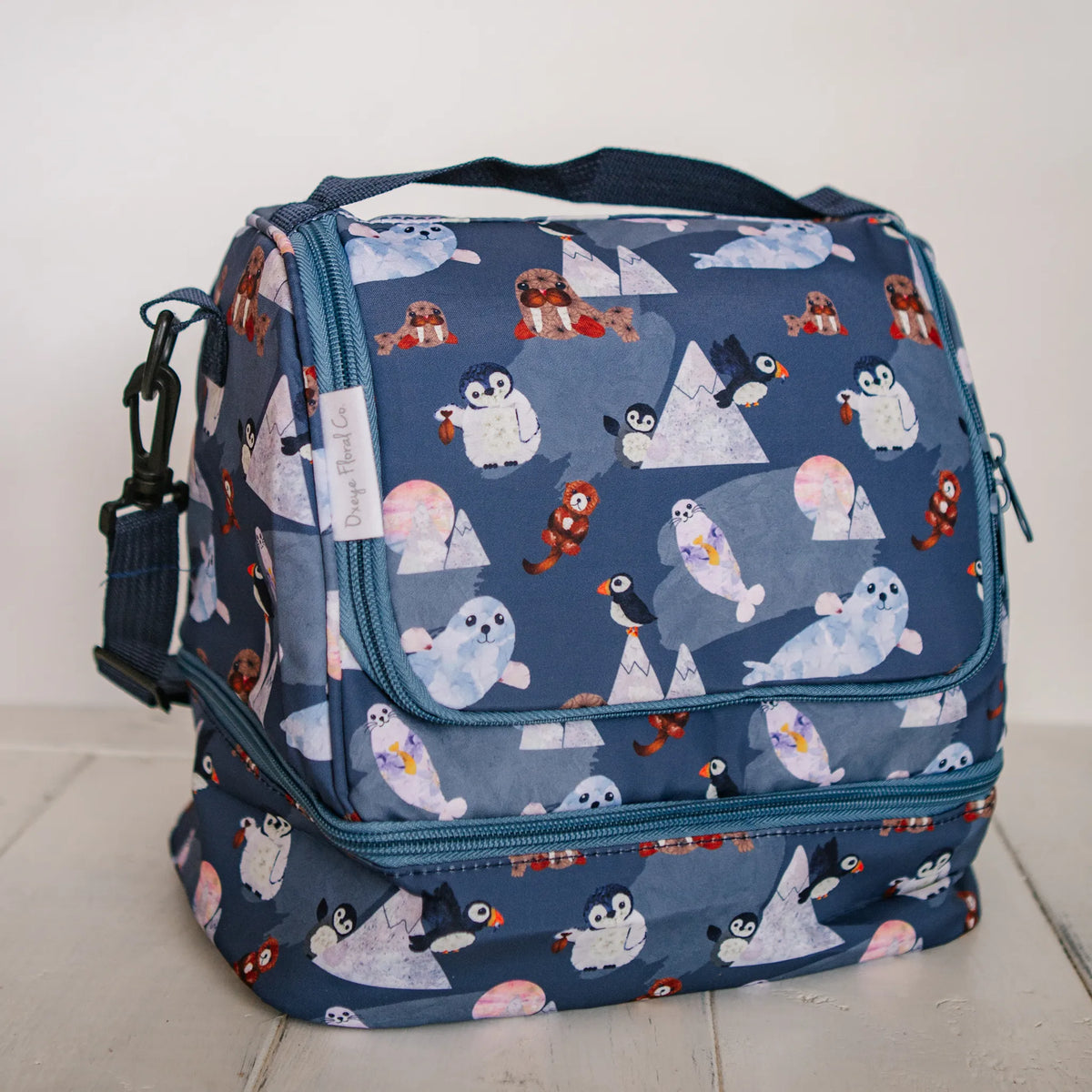 Blue insulated lunch bag with pressed flower animal pattern
