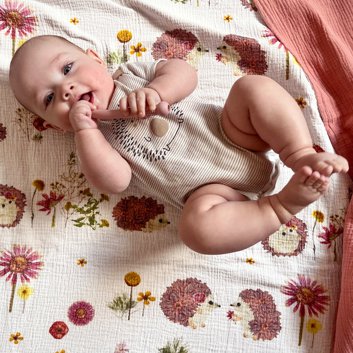 Pressed flower hedgehog cotton blanket