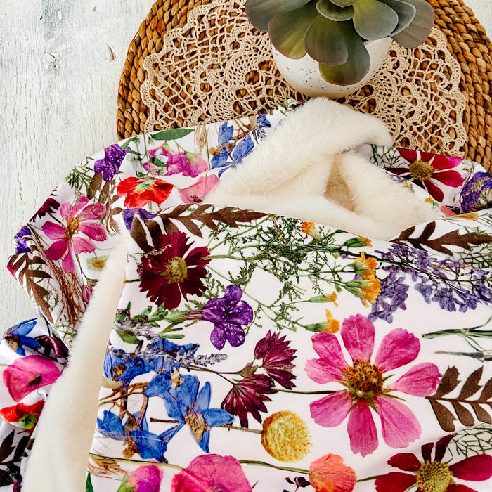 Pressed flower print throw blanket